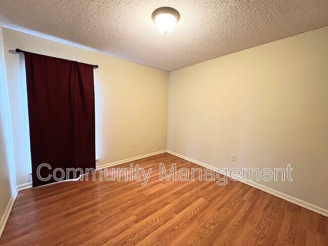 Building Photo - 9868 Kinglet Dr
