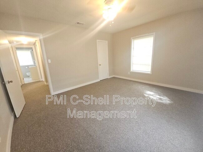 Building Photo - 217 Willow St