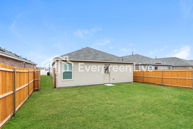 Building Photo - 1211 Falcon Hts Dr