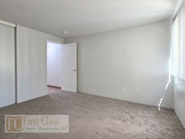 Building Photo - 3618 SW Beaverton Hillsdale Hwy