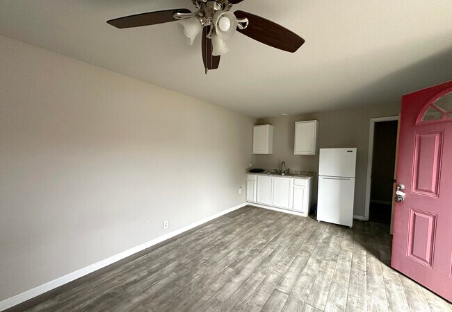 Building Photo - 2009 43rd St