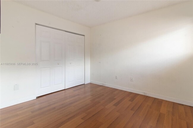 Building Photo - 10161 SW 137th Ct