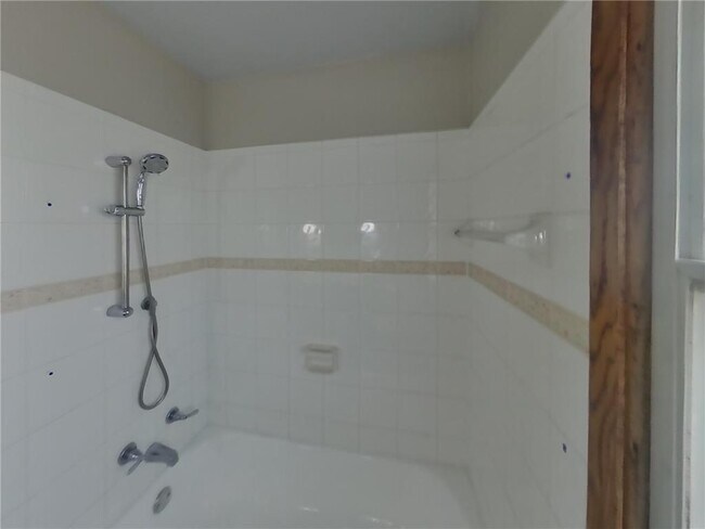 Building Photo - 1633 Sherwood Ave