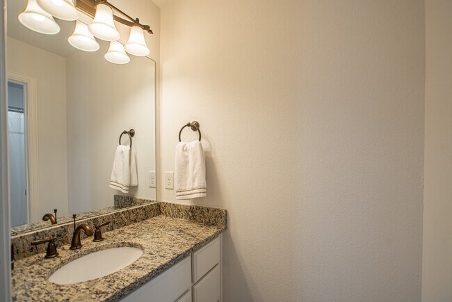 Building Photo - 7 Brittany Rose Pl