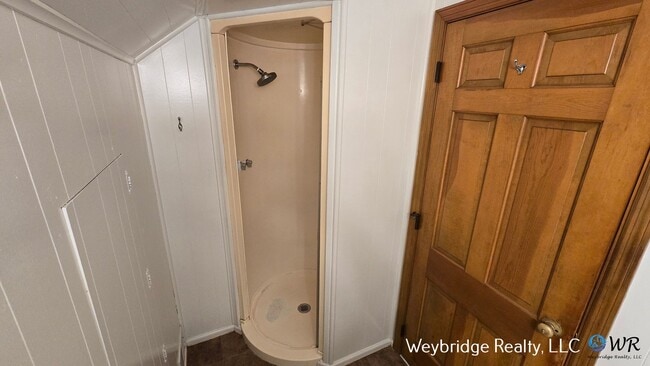Building Photo - Updated 3 Bedroom 2 Full Bath House in the...