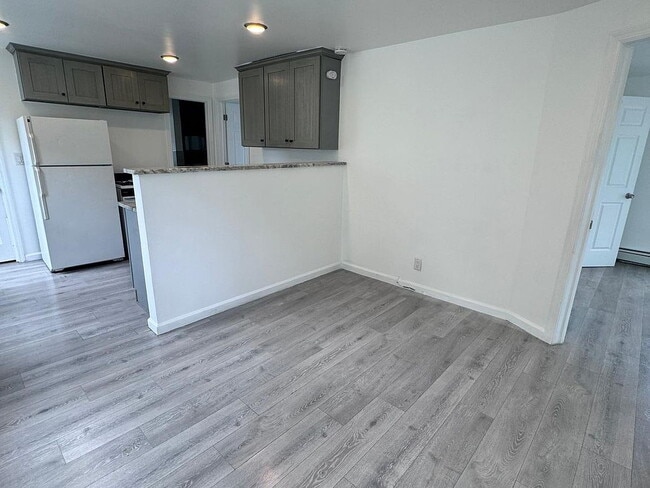 Building Photo - 77 Cottage St