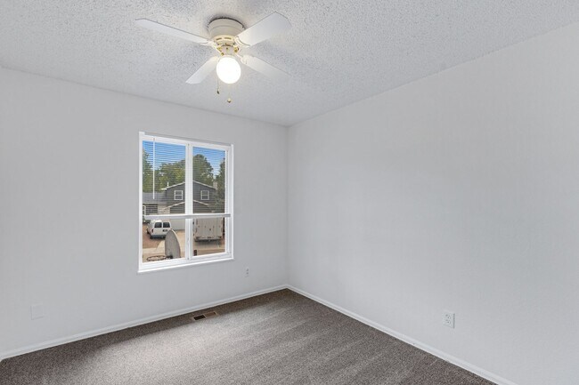 Building Photo - 3 bedroom home in Quail Meadows for rent