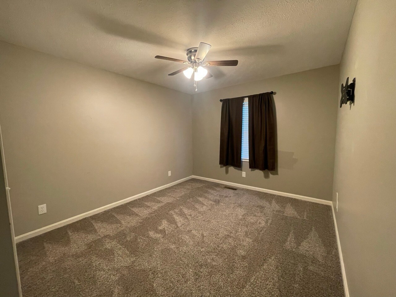 Building Photo - 8733 Hanover Dr