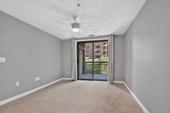 Building Photo - 901 N Monroe St