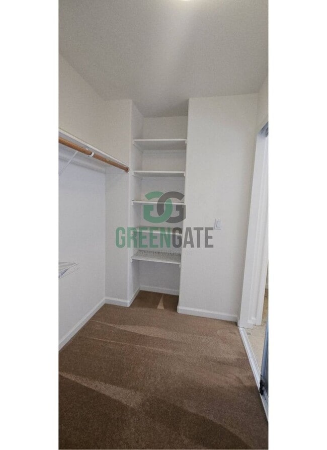 Building Photo - Beautiful 4 Bedroom, 3 Bathroom Home in Tr...
