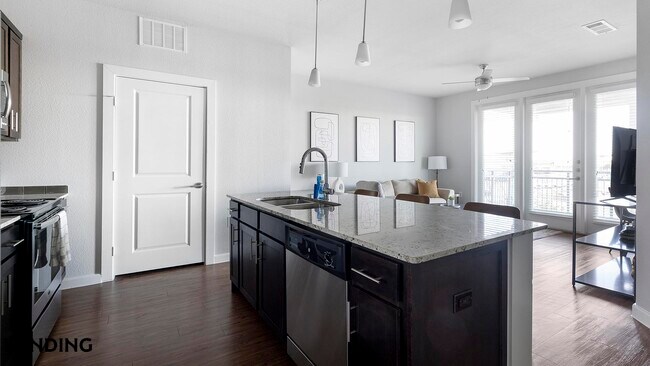 Building Photo - 4300 Cromwell Dr
