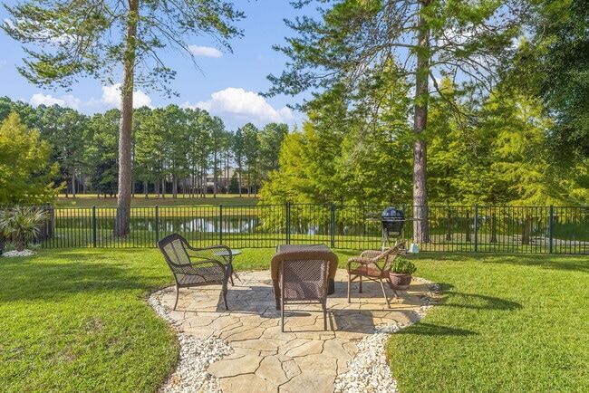 Building Photo - 526 Camellia Ct