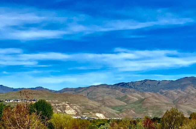 Building Photo - Close to Micron, 3 Bedroom 3 bath w/ a Million Dollar View!