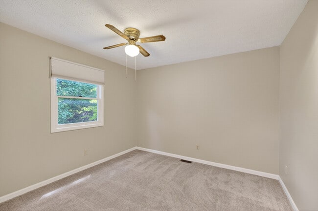 Building Photo - 4 Bedroom Near Butler University!