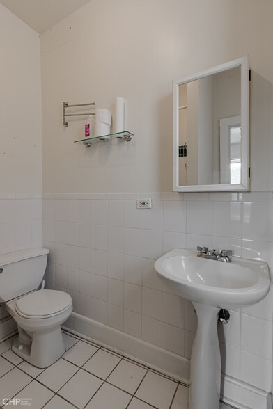 Building Photo - 5211 S Greenwood Ave