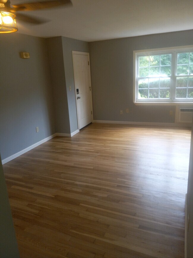 Building Photo - 5 Wildwood Dr