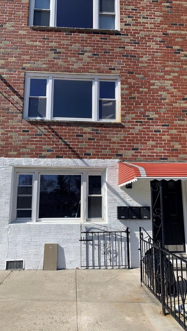 Building Photo - 79 Halley St