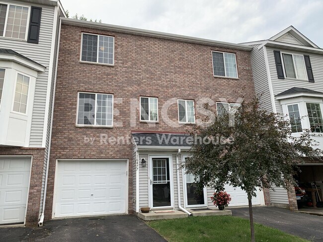 Building Photo - Available August 8 - 2 Bed/1.5 Bath Townhome in Prior Lake