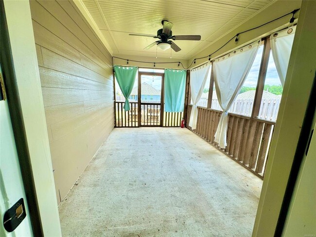 Building Photo - 9243 Cres Lodge Cir