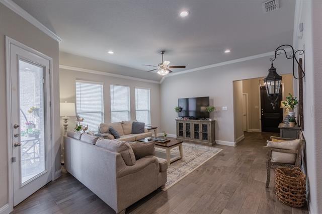 Building Photo - 936 Parkside Dr