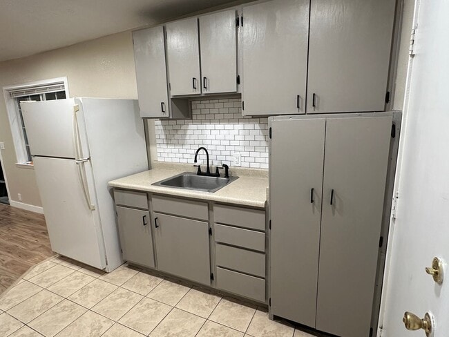 Building Photo - GET $500 OFF OF THE FIRST MONTHS RENT!!!