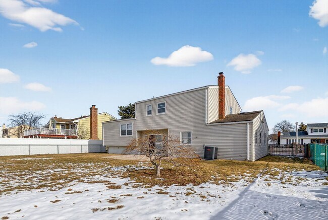 Building Photo - 77 Marsh Ave