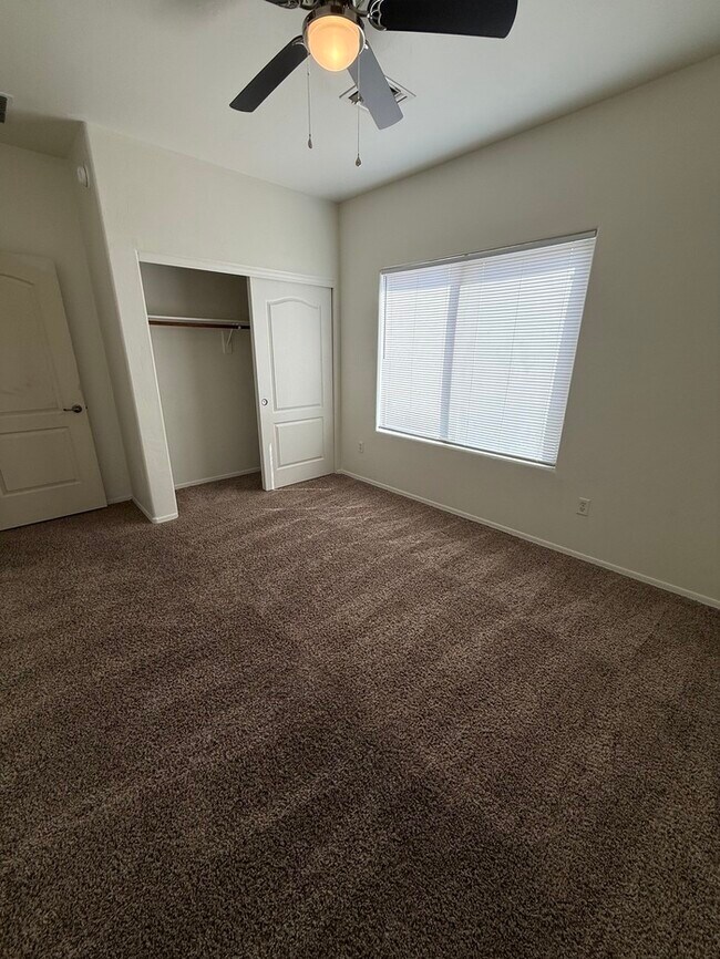 Building Photo - House For Rent