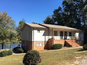 Building Photo - Broadway Lake Apartment