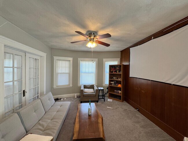 Building Photo - 20 Benton Rd