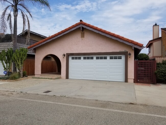 Front of property - 5325 Surfrider Way