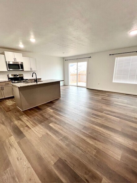 Living/Dining/Kitchen w/ Island - 800 Hoffman Hills Blvd