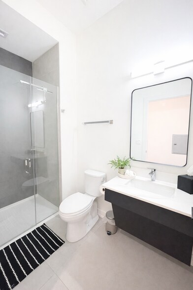 Building Photo - 4513 N Clark St