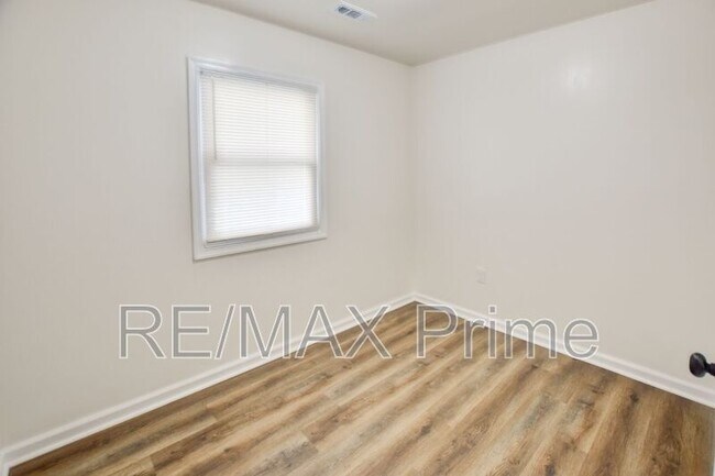 Building Photo - 1923 Bancroft Dr