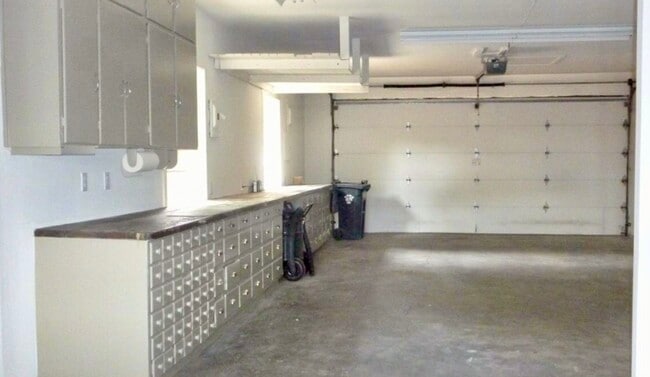 Building Photo - 3860 Linda Vista Ave