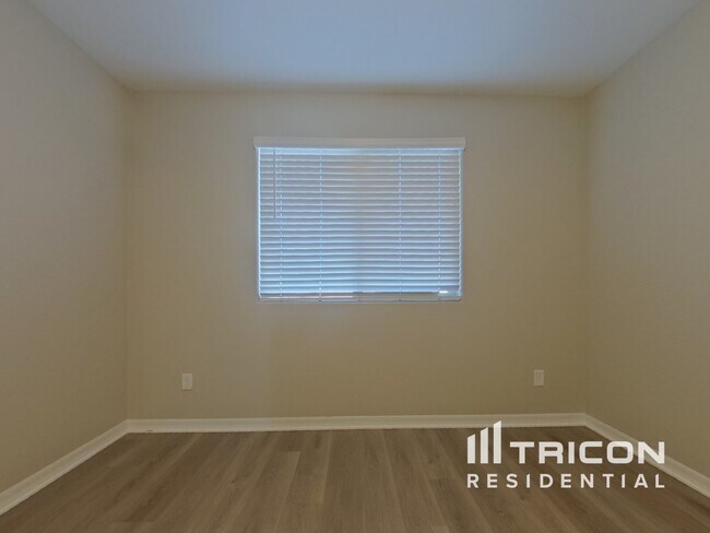 Building Photo - 1080 S 151st Ln