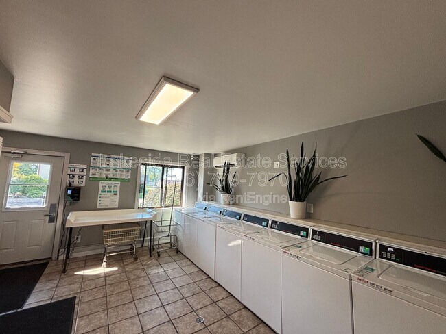 Building Photo - 2856 Locke Ave SW