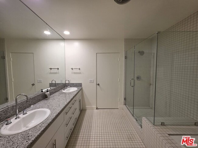 Building Photo - 1421 Greenfield Ave