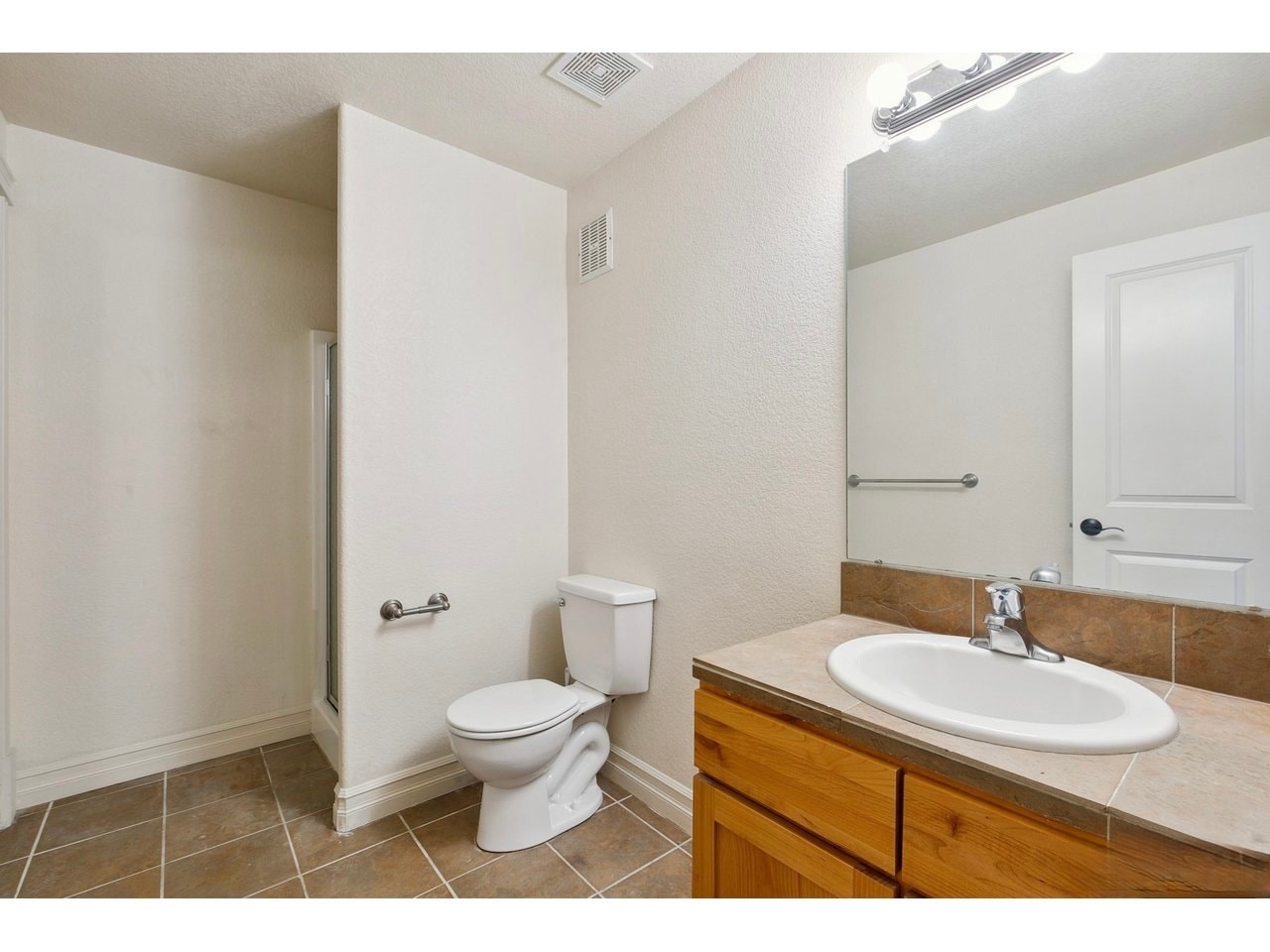 bath 1 - 1005 Laporte Ave