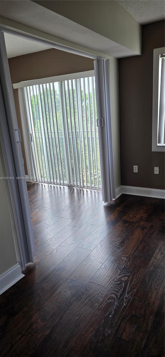 Building Photo - 2427 Centergate Dr