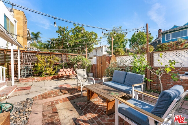 Building Photo - 33 Wavecrest Ave