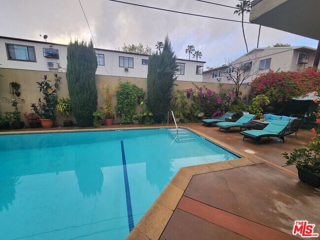 Building Photo - 1321 Laurel Ave