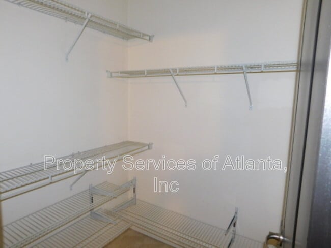 Building Photo - 943 N Ormewood Park Dr SE