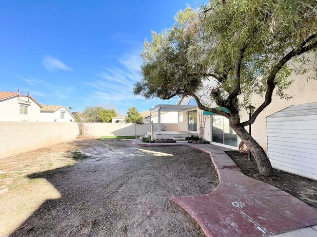 Building Photo - Beautiful 2-story single-family house