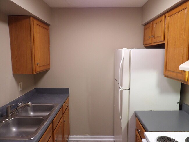 Building Photo - 140 Landings Dr