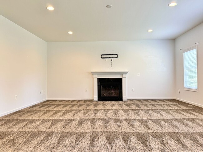 Building Photo - CLOSE TO BROOKE POINT VRE - LARGE ACREAGE HOME - STAFFORD- BASEMENT KITCHENETTE