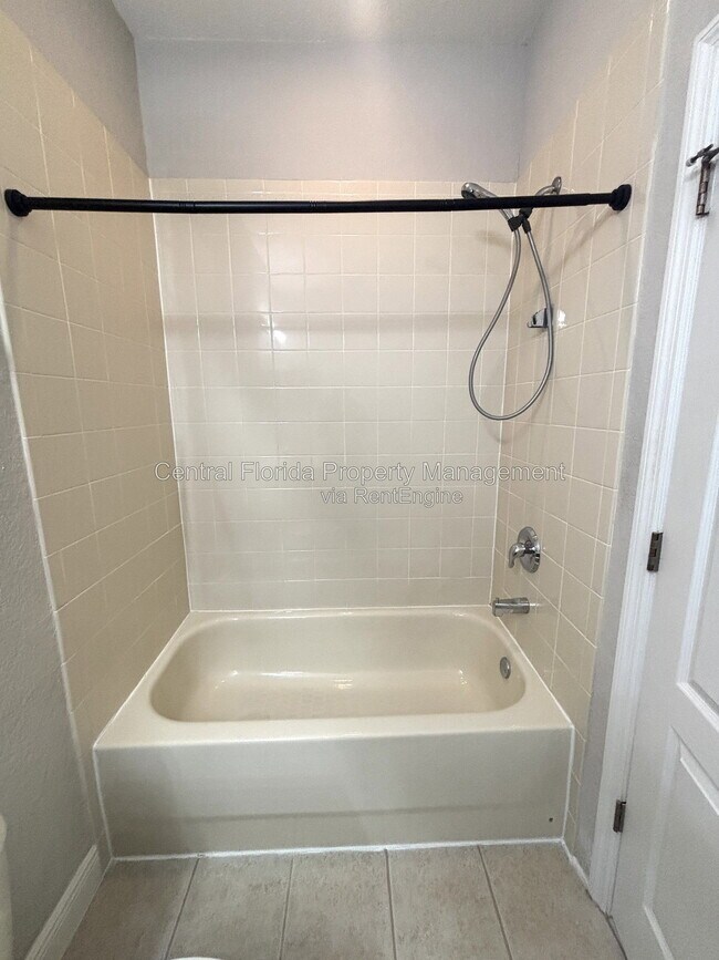 Building Photo - 13220 Fountainbleau Dr