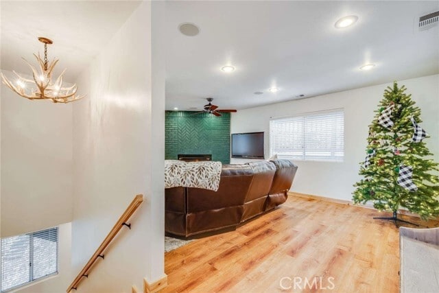 Building Photo - 513 W Victoria Ct