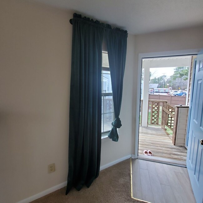 Building Photo - 2 Bedroom, 2 Bath Condo in Virginia Beach