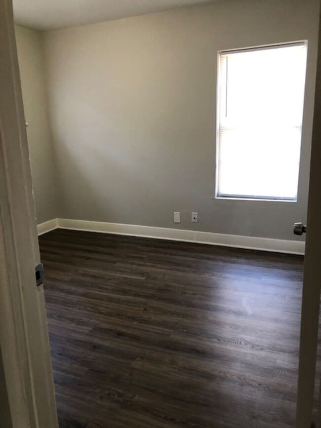 Building Photo - MOVE IN SPECIAL AVAILABLE! FIRST MONTH FREE!!