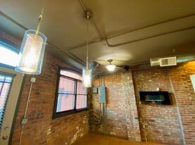 Building Photo - 1810 3rd Ave